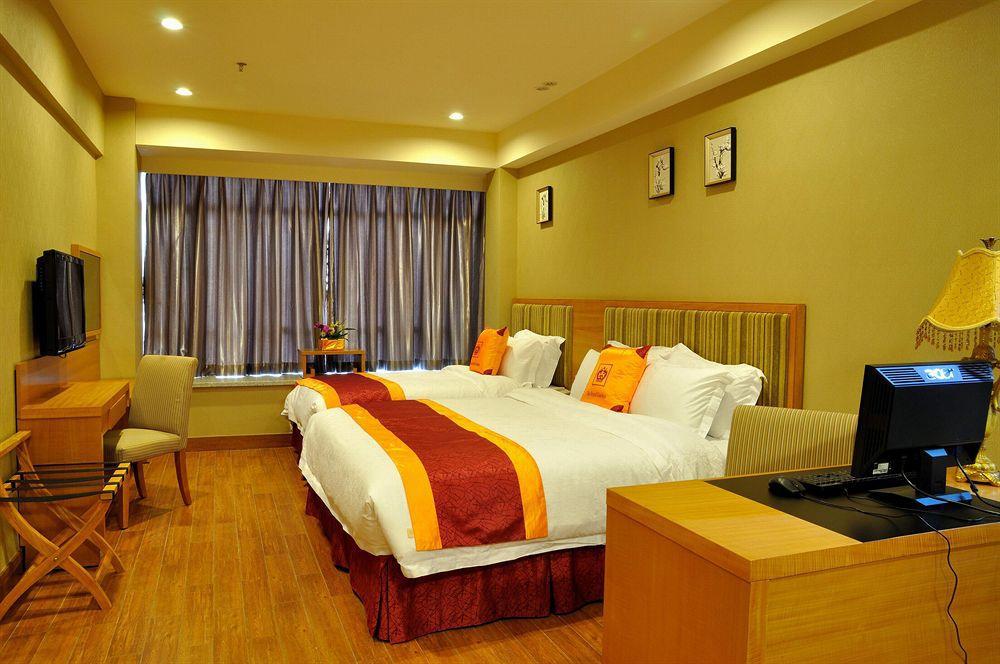 The Royal Garden Hotel 4*