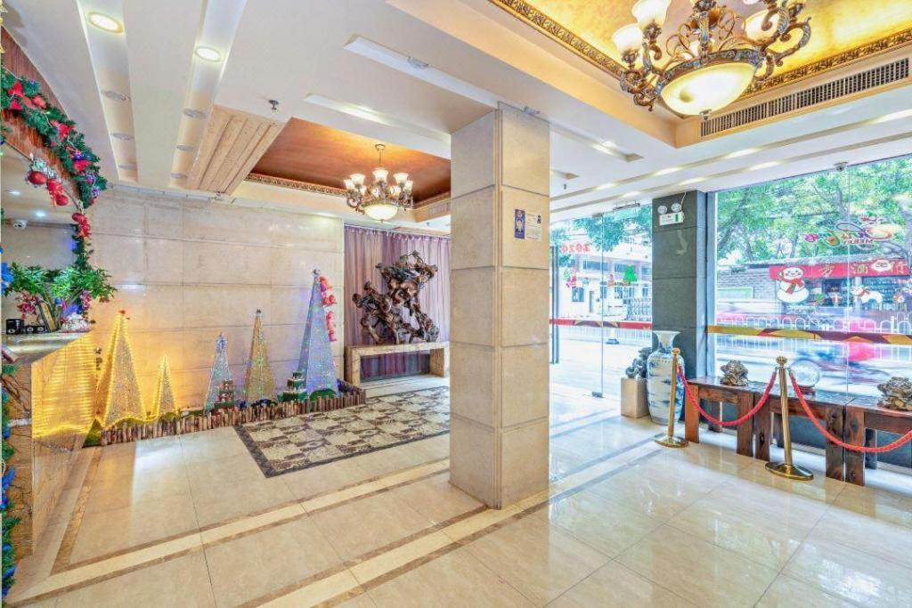 The Royal Garden 4*
